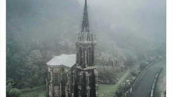 Gereja gothik yang terbengkalai di Portugal. Foto: Boredpanda/Twitter/ALex Menn