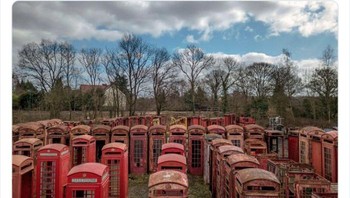 Kuburan bilik telepon di Kota London. Foto: Boredpanda/Twitter/ALex Menn