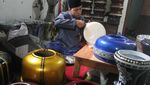 Potret Pembuatan Rebana yang Banyak Dipesan Jelang Ramadhan