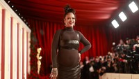 Rihanna tampil dalam upacara bertabur bintang pada 12 Maret di Hollywood Dolby Theatre. Foto: Getty Images/Arturo Holmes