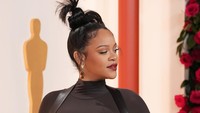 Dan tentu saja, penyanyi yang sedang mengandung anak keduanya dengan A$AP Rocky itu tampil menggemaskan memamerkan perut hamilnya. Foto: Getty Images/Arturo Holmes