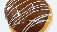 Terakhir ada roti coklat buatan Larisia Bakery yang populer di Tebet, Jakarta Selatan. Rotinya yang empuk legit ini harganya hanya Rp 9.000 per buah.  Foto: Pool/Site