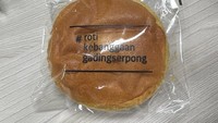Viral dan antreannya selalu panjang. Roti Kebanggaan Gading Serpong menyajikan roti coklat jadul dan klasik, dengan harga Rp 9.000 per buah.  Foto: Pool/Site