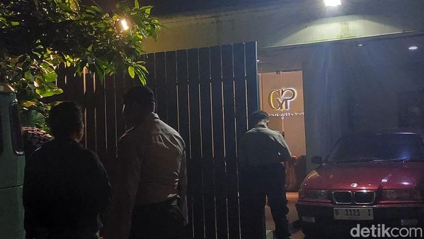 Rumah Dito Mahendra di Jl Erlangga V, Selong, Kebayoran Baru, Jaksel, digeledah KPK