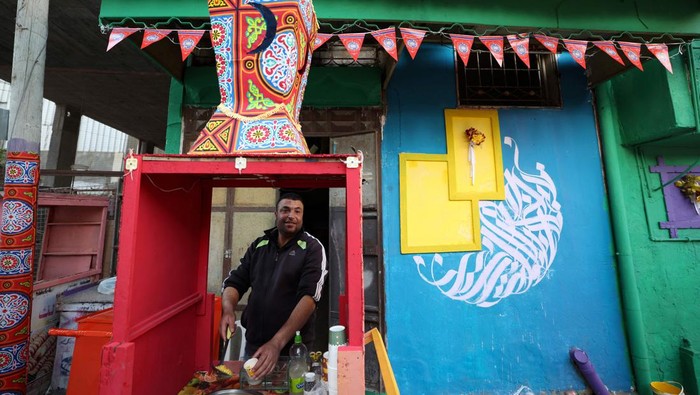 Children play in front of a wall, painted in vivid colours as part of an initiative by a Palestinian artist, in the Zeitun district of Gaza City, on March 12, 2023. (Photo by MAHMUD HAMS / AFP) (Photo by MAHMUD HAMS/AFP via Getty Images)