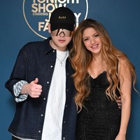 Shakira hadir bersama DJ asal Argentina, DJ Bizarrap, yang mengiringinya saat menyanyikan BZRP Music Session #53.  Foto: Todd Owyoung/NBC via Getty Image/NBC