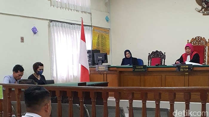 Sidang praperadilan Direktur Utama PT NHR, Johan Kosiadi di PN Pekanbaru.