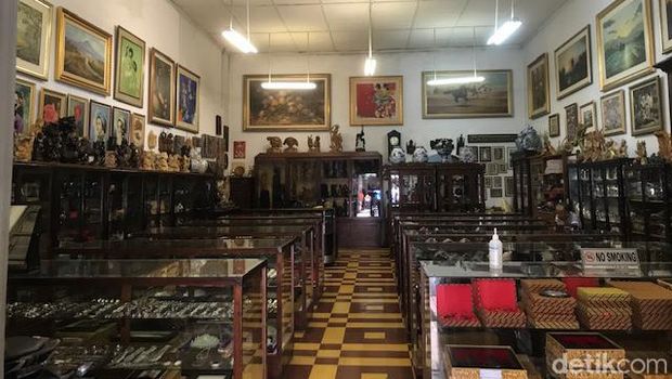 Sin Sin Souvenir & Antique Shop