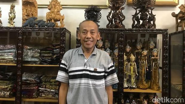 Sin Sin Souvenir & Antique Shop