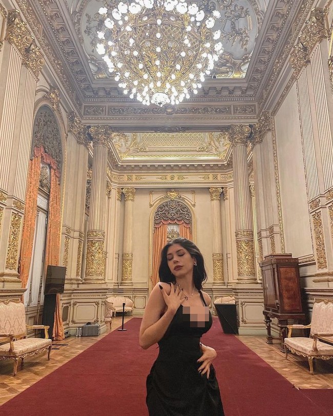 Update: satu hari aku menikah dengan diri sendiri dan aku sudah tidak sanggup lagi. Aku sedang mempertimbangkan untuk bercerai untuk berjaga-jaga, katanya.Foto: Instagram Sofi Maure