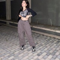 Sofi tidak mengatakan apa alasannya untuk menyudahi pernikahan dengan diri sendiri. Dalam kebanyakan kasus, wanita mengakhiri rumah tangga solo mereka dikarenakan sudah menemukan pria untuk jadi pasangan. Beberapa netizen yang mendukung keputusannya pun meminta agar selebgram itu tidak jadi cerai. Percaya padaku ini adalah pernikahan terbaik. Menikah dengan orang lain hanya akan menjadi konflik, tulis komentator.Foto: Instagram Sofi Maure