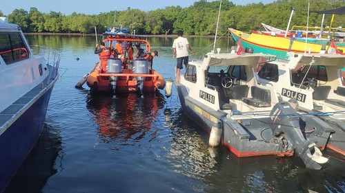Pencarian hari kedua siswi kelas 2 SD hilang di Pantai Tanjung Menangis Lombok Timur.