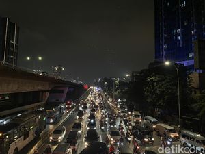 Kesaksian Warga soal Truk Seruduk Sejumlah Kendaraan di TL Slipi Jakbar