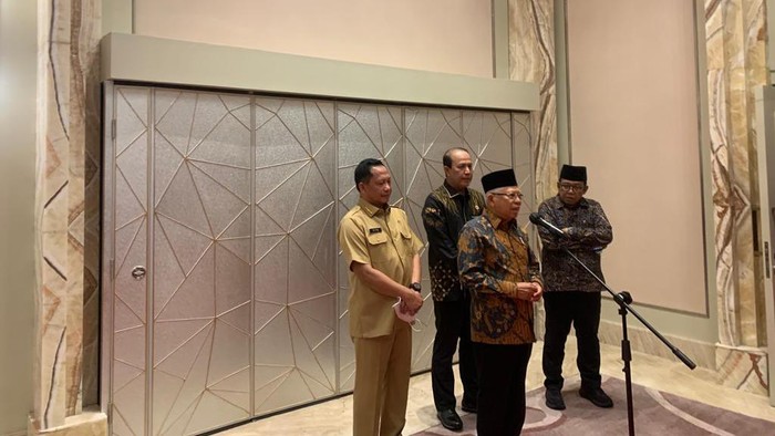 Wapres Maruf Amin (berdiri paling depan)-(Mulia/detikcom)