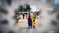 Dulunya, lokasi alun-alun ini adalah lapangan upacara ASN lingkungan Kecamatan Pamulang dan sesekali digunakan untuk bermain sepakbola. 