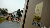Di sini, juga tersedia toilet untuk difabel. 