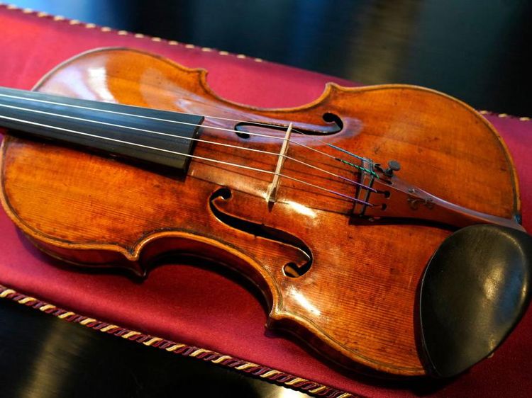 Wujud Biola Langka Berusia 292 Tahun yang Bakal Dilelang