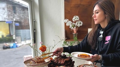 Wulan Guritno Tampil Memukau Saat Kulineran di Korea dan Swiss