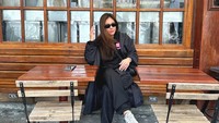 Belum lama ini, Wulan Guritno diketahui menikmati liburan di Seoul, Korea Selatan. Ia menuliskan keterangan, Good morning from Seoul, pada foto di sebuah kafe. Foto: Instagram @wulanguritno