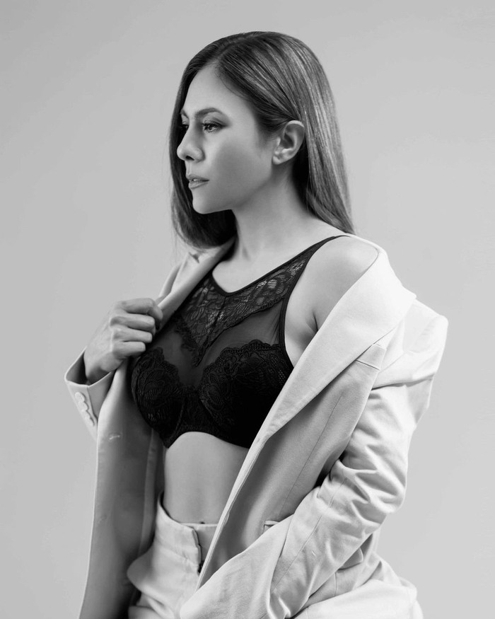Wulan Guritno Wulan Guritno mengenakan lingerie.