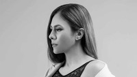 Wulan Guritno tampil menawan saat sesi foto ini. Foto: Instagram Raquel Lingerie Official