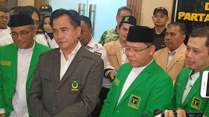 Ketua Umum PBB Yusril Ihza Mahendra bertemu dengan Pelaksana Tugas (Plt) Ketua Umum PPP Mardiono.
