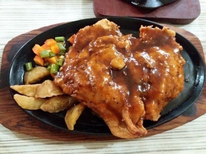 5 Steak Goreng Enak Berlumur Saus Gurih untuk Makan Siang