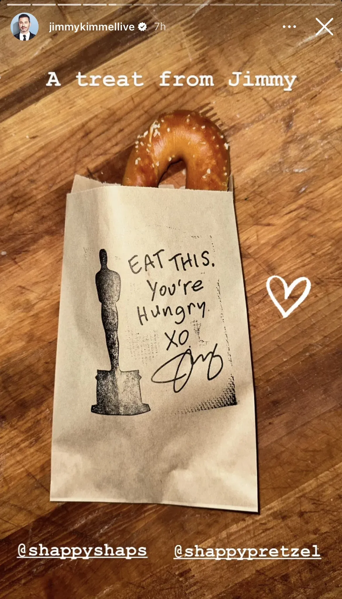 Ada Makanan di Bawah Kursi Seleb di Oscar 2023, Ini Sebabnya