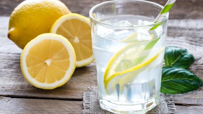 Sering Dikonsumsi ketika Diet, Benarkan Air Lemon Bisa Bantu Turunkan BB?