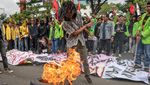Aksi Tolak Perppu Ciptaker di Depan Kantor DPRD Jateng