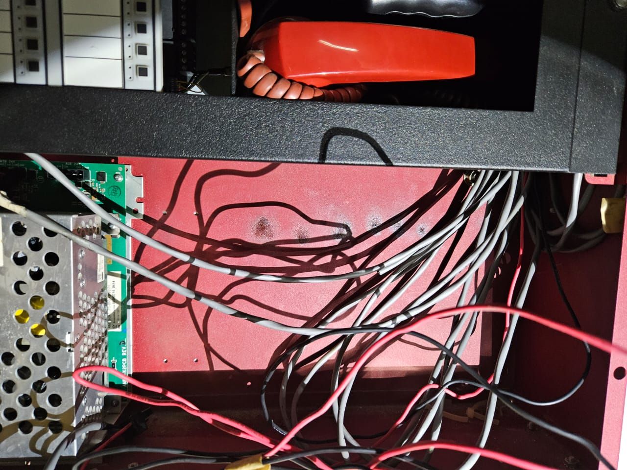 Alarm kebakaran di RSUD Budhi Asih di Jaktim sempat berbunyi. Kondisi itu terjadi akibat korsleting pada panel kontrol alarm kebakaran. (dok Damkar Jaktim)