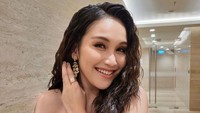 Selain gemar berolahraga, Ayu juga mengatur pola makannya. Melalui fitur ‘ask me a question’ di Instagram story, Ia membeberkan tips dietnya pada para pengikutnya. Menurutnya, memilih pola makan yang sehat dan tidak berlebihan adalah hal yang penting dalam menjaga tubuhnya tetap sehat dan langsing. (Foto: Instagram @ayutingting92)