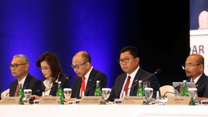 Bank Mandiri Sebar Deviden Rp 24,7 T PT Bank Mandiri Tbk telah gelar RUPST. Dalam rapat ini diumumkan pembagian dividen kepada para pemegang saham Rp 24,7 triliun.