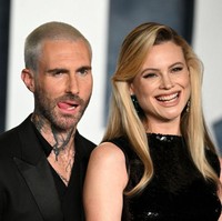 Sesi pemotretan di red carpet tak dilewatkan. Pasangan yang menikah pada 2014 ini memanfaatkan kesempatan tersebut untuk memamerkan kemesraan. (Foto: Lionel Hahn/Getty Images)