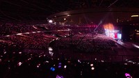 BLINK membuat pink ocean dengan lighstick mereka. Foto: (dok. iMe Indonesia)
