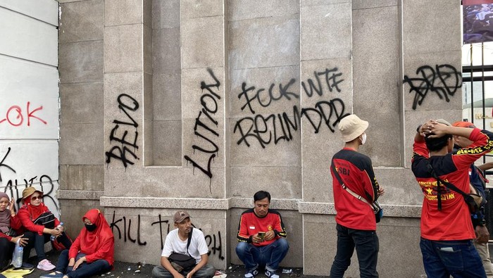 Demo di depan gedung DPR RI Jakarta pada Selasa (14/3/2023)-(Devi/detikcom)