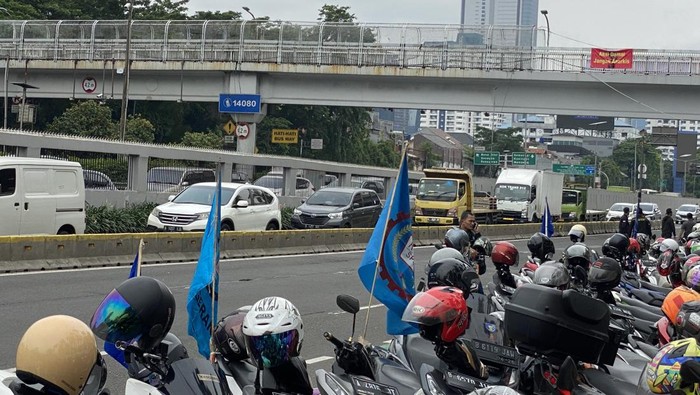 Demonstrasi di depan DPR (Devi-detikcom)