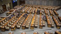Anggota DPR mengikuti Rapat Paripurna ke-18 Masa Persidangan IV Tahun Sidang 2022-2023 di Kompleks Parlemen, Senayan, Jakarta.