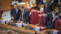 Wakil Ketua DPR Lodewijk Freidrich Paulus, Sufmi Dasco Ahmad, dan Rachmad Gobel, usai memimpin Rapat Paripurna ke-18 Masa Persidangan IV Tahun Sidang 2022-2023 di Kompleks Parlemen, Senayan, Jakarta.