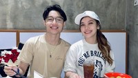 Dalam acara Rumpi No Secret, Frislly Herlind mengaku telah jadian dengan Keisha Alvaro sejak 8 Maret 2023. (Foto: dok Instagram)