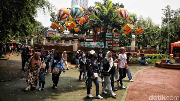 Pemerintah melalui Kemenparekraf menargetkan pergerakan wisatawan nusantara di Indonesia sebesar 1,4 miliar pada 2023. Pemerintah melalui Kemenparekraf menargetkan pergerakan wisatawan nusantara di Indonesia sebesar 1,4 miliar pada 2023.