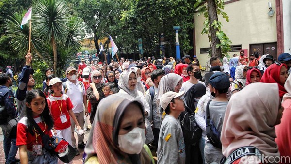Begitu juga dalam merangsang nilai investasi. Sejauh ini, realisasi investasi di sektor pariwisata dan ekonomi kreatif pada tahun 2020 hingga kuartal I-2022 tercatat mencapai Rp 5,31 triliun. Kementerian Investasi mencatat nilai proyek investasi eksisting di 5 DPSP mencapai Rp 172,2 miliar atau sebanyak 11,67 juta dolar AS. Begitu juga dalam merangsang nilai investasi. Sejauh ini, realisasi investasi di sektor pariwisata dan ekonomi kreatif pada tahun 2020 hingga kuartal I-2022 tercatat mencapai Rp 5,31 triliun. Kementerian Investasi mencatat nilai proyek investasi eksisting di 5 DPSP mencapai Rp 172,2 miliar atau sebanyak 11,67 juta dolar AS.