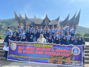 Gembira Tamasya Sejarah di Istano Basa Pagaruyung