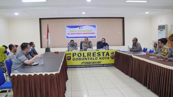 Sosialisasi aturan penggunaan sepeda bertenaga listrik di Aula Wira Pratama, Kelurahan Tenda, Kecamatan Hulonthalangi, Kota Gorontalo, pada Selasa (14/3).