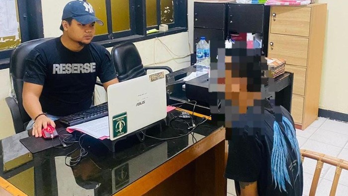 Remaja berinisial MY (19) di Kota Gorontalo ditangkap polisi lantaran menikam temannya berinisial BSH (24) usai menggelar pesta minuman keras (miras).