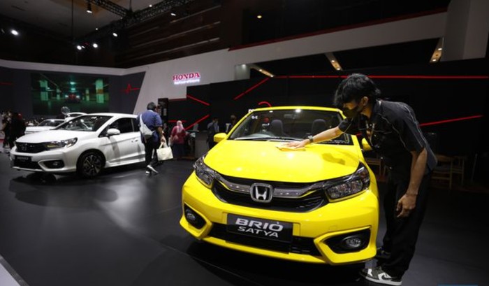 Honda Brio Satya.