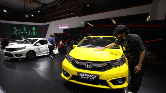 Honda Brio Satya.