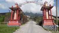 Hujan abu terjadi setelah Gunung Merapi memuntahkan awan panas guguran sekitar pukul 06.00 WIB. Hujan abu setidaknya melanda tiga wilayah kecamatan di Boyolali yaitu Kecamatan Tamansari, Musuk, dan Cepogo. Foto: Jarmaji/detikJateng 