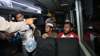 Para pengungsi Rohingya direlokasi ke penampungna di UPTD Dinas Sosial Aceh, Ladong, Kecamatan Masjid Raya, Kabupaten Aceh Besar. 