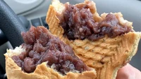 Hal yang bikin terpana adalah isian taiyaki! Kacang merahnya begitu berlimpah dan terlihat menggiurkan.